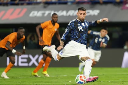 Nicolás Otamendi convirtió gol en su último partido en la Argentina con la camiseta de la selección