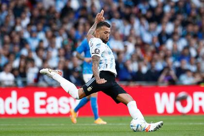 Nicolás Otamendi estuvo varias veces en duda; hoy se complementa con "Dibu" Martínez y "Cuti" Romero