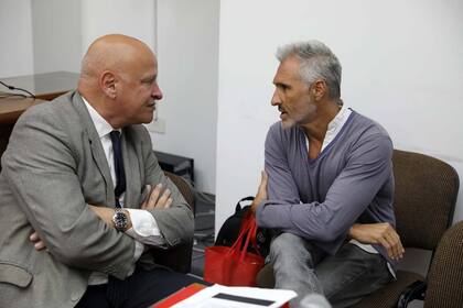 Nicolás Pachelo conversa con su abogado Marcelo Rodríguez Jordán