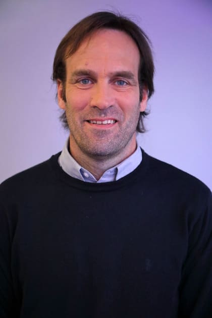 Nicolás Pimentel: "Con la IA pasa algo parecido a lo que se da con el mito de la Thermomix. Hay mucha gente que piensa que a la Thermomix le ponés los ingredientes y te saca el plato listo, cuando en realidad lo que hace es elaborar la masa y después la tenés que hornear. A la IA no alcanza con tirarle un guión para que te haga un comercial de 30 segundos. Te sirve para avanzar con tomas, acelerar los tiempos y bajar los costos, pero la dirección y la edición humana siguen siendo necesarias"