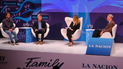 Nicolás Pimitel (+ Castro), Daniel Dimare (Rasti), Carla Quiroga (LA NACION) y Darío Ribaudo (Supervielle)