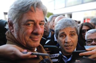 Luis Caputo visitó la Rural, dijo que habrá anuncios, pero evitó dar detalles