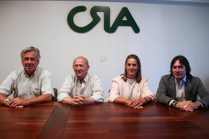 Nicolás Pino (SRA), Andrea Sarnari (Federación Agraria), Carlos Castagnani (CRA) y Lucas Magnano, (Coninagro) serán recibidos por Caputo e Iraeta