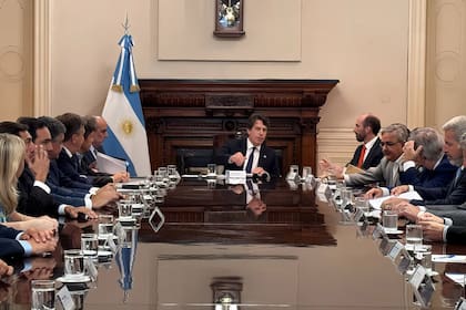 Nicolás Posse, durante la reunión con gobernadores