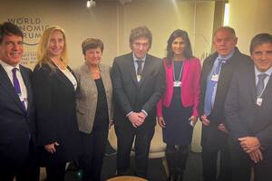Nicolás Posse, Karina Milei, Kristalina Georgieva, Javier Milei, Gita Gopinath, Gerardo Werthein y Luis Caputo