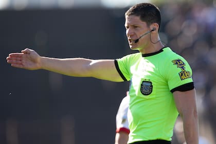 Nicolás Ramírez es el árbitro designado por la AFA para impartir justicia en la Supercopa