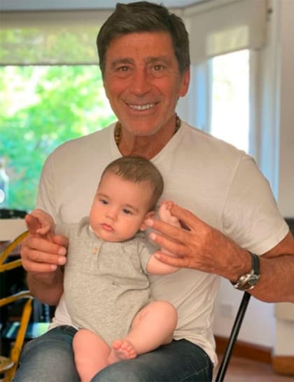 Nicolás Repetto junto a su nieto menor, Belisario