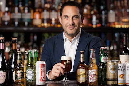 Nicolás Rubino: Una de las principales barreras de la cerveza sin alcohol en la Argentina y en otros mercados era el producto, ya que el consumidor notaba muchas diferencias entre las dos propuestas. Por eso una de las claves de la Heineken 0.0 es que se trata exactamente de la misma fórmula de la Heineken tradicional, con la misma malta, el mismo lúpulo y el mismo proceso de producción. Solo cambia que al final se elimina el alcohol, pero el sabor es el de siempre”, 