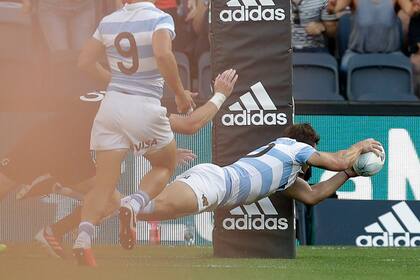 Nicolás Sánchez se mete entre los palos y marca el try de la Argentina en la histórica victoria sobre los All Blacks en noviembre de 2020