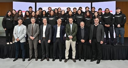 Nicolás Schlichter (Franuí); Andrea Previtali (Tenaris Cono Sur); Javier Martínez Álvarez (Grupo Techint); Marcos Bulgheroni (PAE); Hugo Eurnekian (CGC); Gustavo Galambos (Honeywell Argentina) y Leonardo Deccechis (Aconcagua Energía y Servicios)