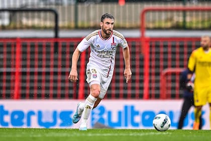 Nicolás Tagliafico disfruta en el seleccionado, pero sufre en su club, Lyon