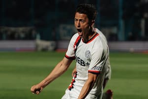 San Lorenzo viajó sin dirigentes, revirtió el resultado y se llevó un triunfo en medio del caos del club