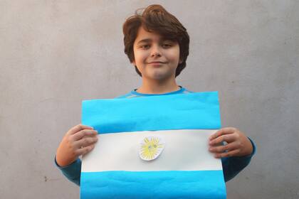 Nicolás, uno de los alumnos argentinos que vivirán un Día de la Bandera diferente