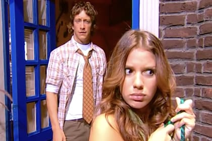 Nicolás Vázquez y Gimena Accardi se conocieron en 2007 cuando interpretaron por primera vez a Nicolás Bauer y Malvina Bedoya Agüero en Casi Ángeles (Foto: IMDb)