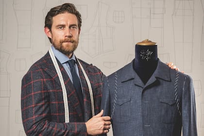 Nicolás Zaffora fabrica hasta 150 trajes al año y también vende en el exterior