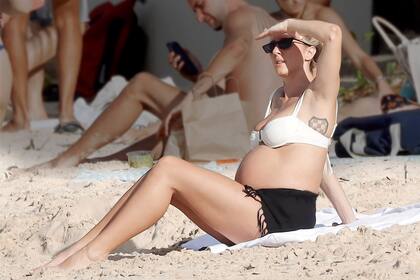 Nicole Artukovich, quien está
esperando su segundo hijo
con Liam Stewart –uno de
los herederos de Rod–, lució
su pancita de embarazada.