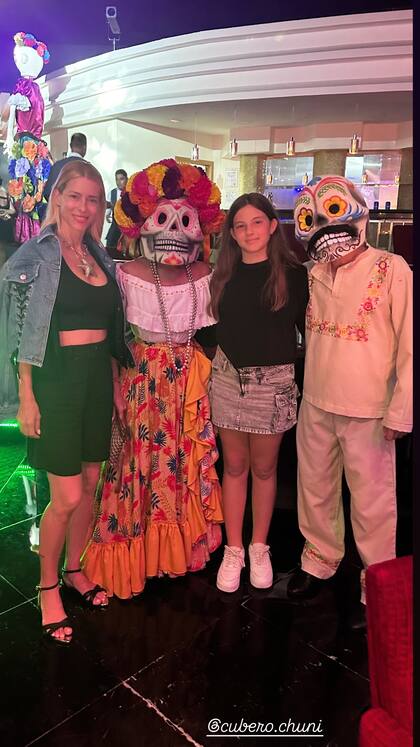 Nicole junto a su hija Sienna durante sus vacaciones (Foto: Instagram @nikitaneumannoficial)