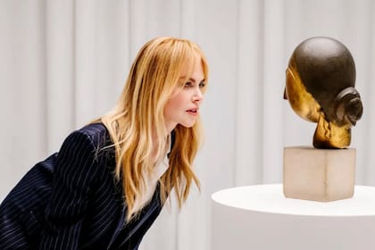 Nicole Kidman con la obra de Brancusi