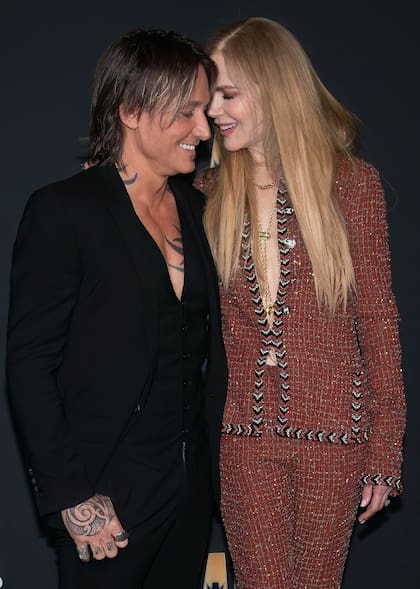 Nicole Kidman y su esposo, el cantante Keith Urban, en la 58ª entrega anual de los Premios de la Academia de Música Country, organizada por las leyendas Dolly Parton y Garth Brooks en Frisco, Texas. La pareja lució muy sexy y se mostró muy acaramelada ante los flashes