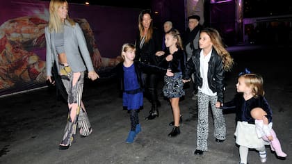 Nicole Neumann con sus tres herederas