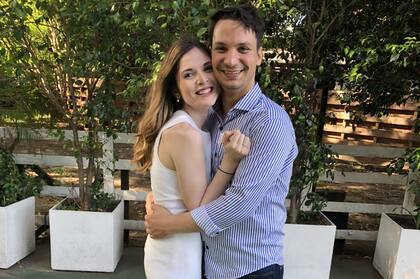 Nicoles y Santiago se casaron y decidieron vivir en Argentina.