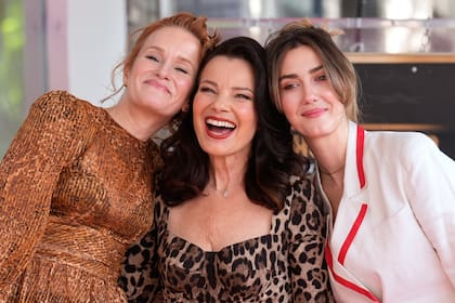 Nicolle Tom, la actriz que interpretó a la adolescente Maggie Sheffield en la serie, fue una de las personalidades que brindó un discurso en homenaje a Drescher. Luego, las dos posaron junto a Madeline Zima, la actriz que le dio vida a la pequeña de la familia, Grace