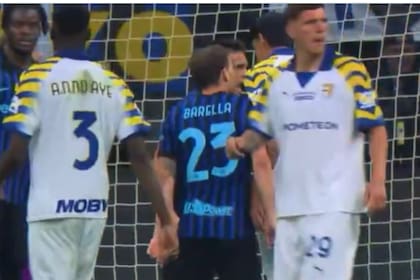 Nicolò Barella comienza la discusión con Mariano Troilo, en el final de Inter - Parma por la Serie A