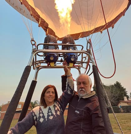 Niebruhr y Marqués son la única pareja de pilotos de globo del país; empezaron a volar de manera esporádica hace 20 años