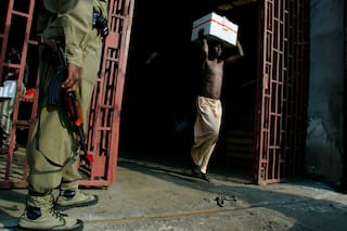 Nigeria cierra enorme laboratorio de droga; arresta a nigerianos y mexicanos
