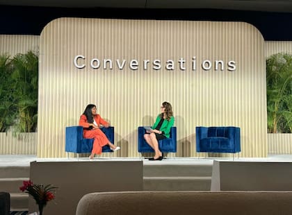 Nikila Srinivasan y Alice Newton-Rex