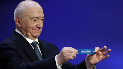 Nikita Symonian, leyenda del fútbol ruso, saca la bolilla argentina