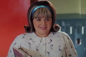 De cantar con John Travolta y conquistar Hollywood con su talento a atender en un salón de belleza