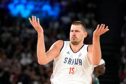 Nikola Jokic, figura de Serbia, que se enfrentará con Portugal en el Eurobasket.