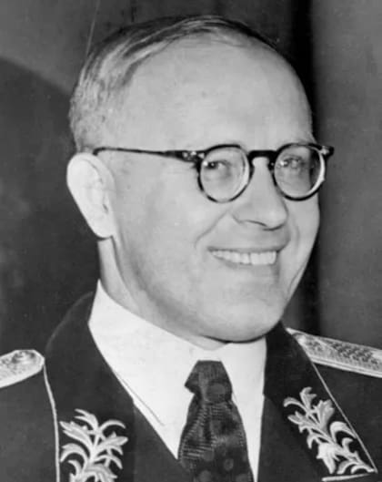 Nikolái Novikov en 1946