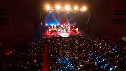 Nile Rodgers y Chic llenaron de funk y música disco el Gran Rex