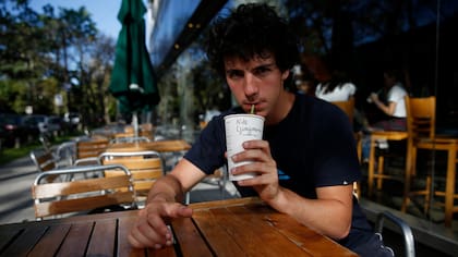 Nils Ljungmann, de 19 años, a veces dice que se llama Luis Guzmán