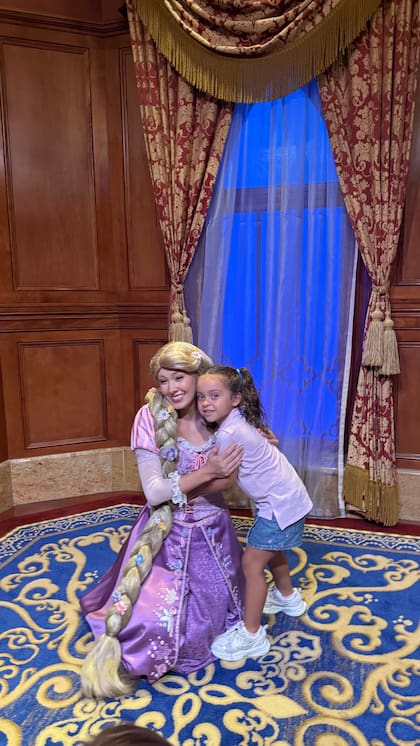Nina conoció a la princesa Rapunzel (Foto: Instagram @agus.gandolfo)