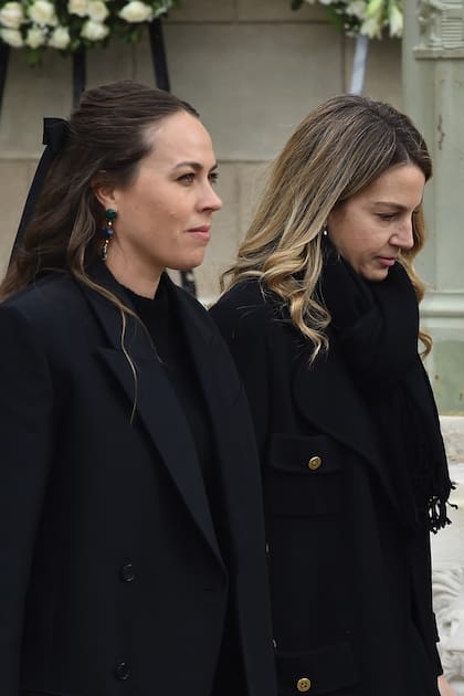 Nina Flohr y Chrysi Vardinogianni, las mujeres de los príncipes Philippos y Nicolás de
Grecia, también estuvieron presentes