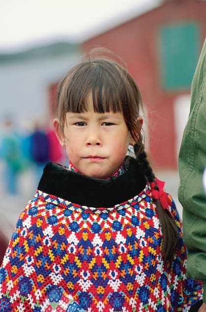 Niña Ilulissat con su traje típico.