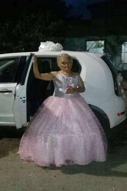 Nina Silva pudo cumplir su sueño y celebró a los 79 años su fiesta de 15. Crédito: Facebook.