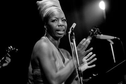 Nina Simone actuando en Argelia, en 1969