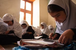 A un año del triunfo talibán se agrava la situación de las mujeres en Afganistán