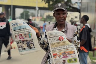 Niñas secuestradas en escuela en Nigeria han sido rescatadas, dice presidente del país