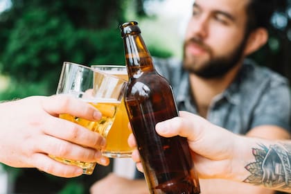 Ninguna cantidad de alcohol es segura para la longevidad porque “es realmente tóxico para todas las células del cuerpo”