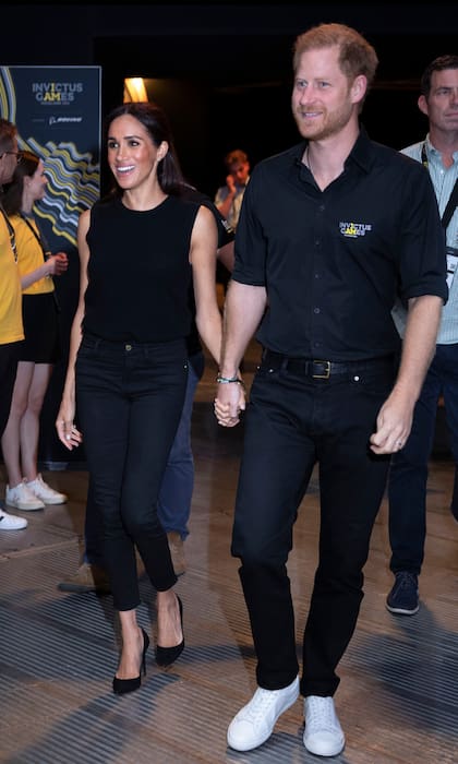 Ninguna crisis: Meghan y Harry se mostraron relajados, sonrientes y tomados de la mano en la final de los Juegos Invictus en Alemania
