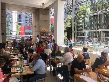 Ninina cuenta con tres locales y produce su propio café