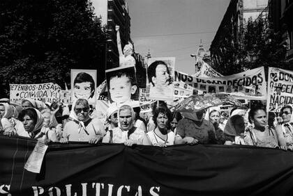Niños desaparecidos: Segunda Marcha de la Resistencia, 9 y 10 de diciembre de 1982, de la colección Eduardo Gil