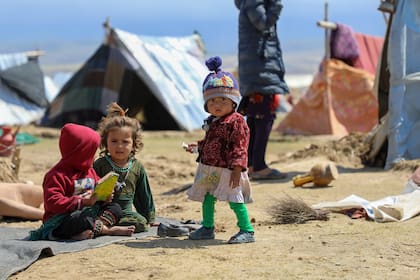 Niños en un campamento de desplazados en el norte de Afganistán