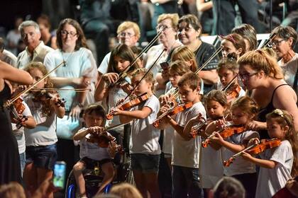 Niños, jóvenes y adultos en acción, en el festival Soijar del último año, en Chascomús