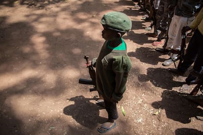 Niños soldados durante la ceremonia de liberación
